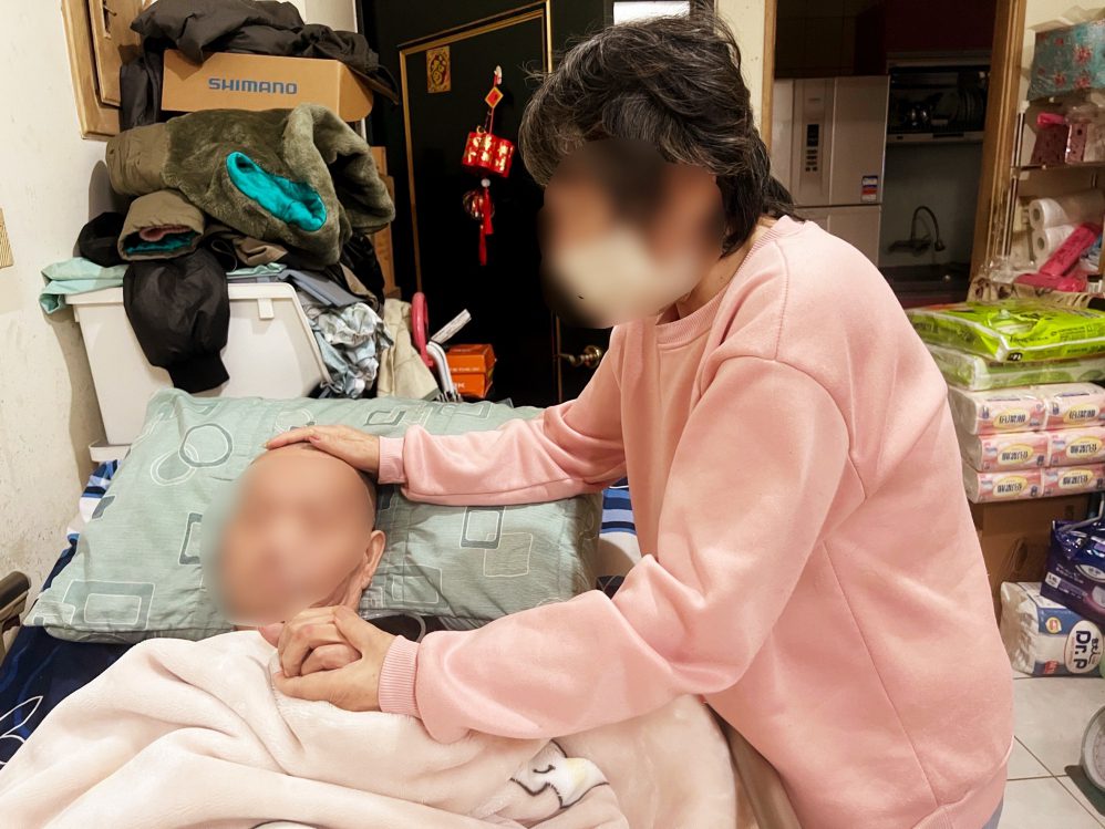 愛是經得起歲月考驗的承諾 創世桃園分院到宅服務持續傳遞愛與關懷陪伴老夫妻 愛是經得起歲月考驗的承諾 創世桃園分院到宅服務持續傳遞愛與關懷陪伴老夫妻