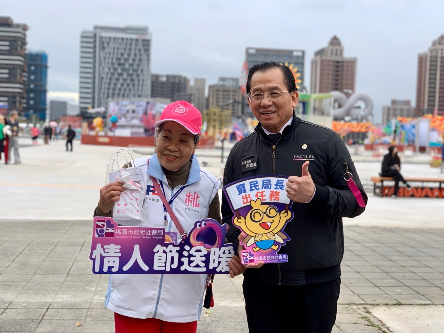 台灣燈會逾千名志工無私奉獻 社會局情人節快閃送暖 台灣燈會逾千名志工無私奉獻 社會局情人節快閃送暖