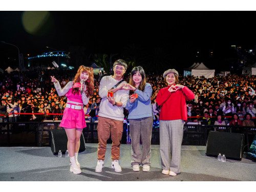 「曖曖在海邊」屏東漁港浪漫開唱歡度情人節 「曖曖在海邊」屏東漁港浪漫開唱歡度情人節