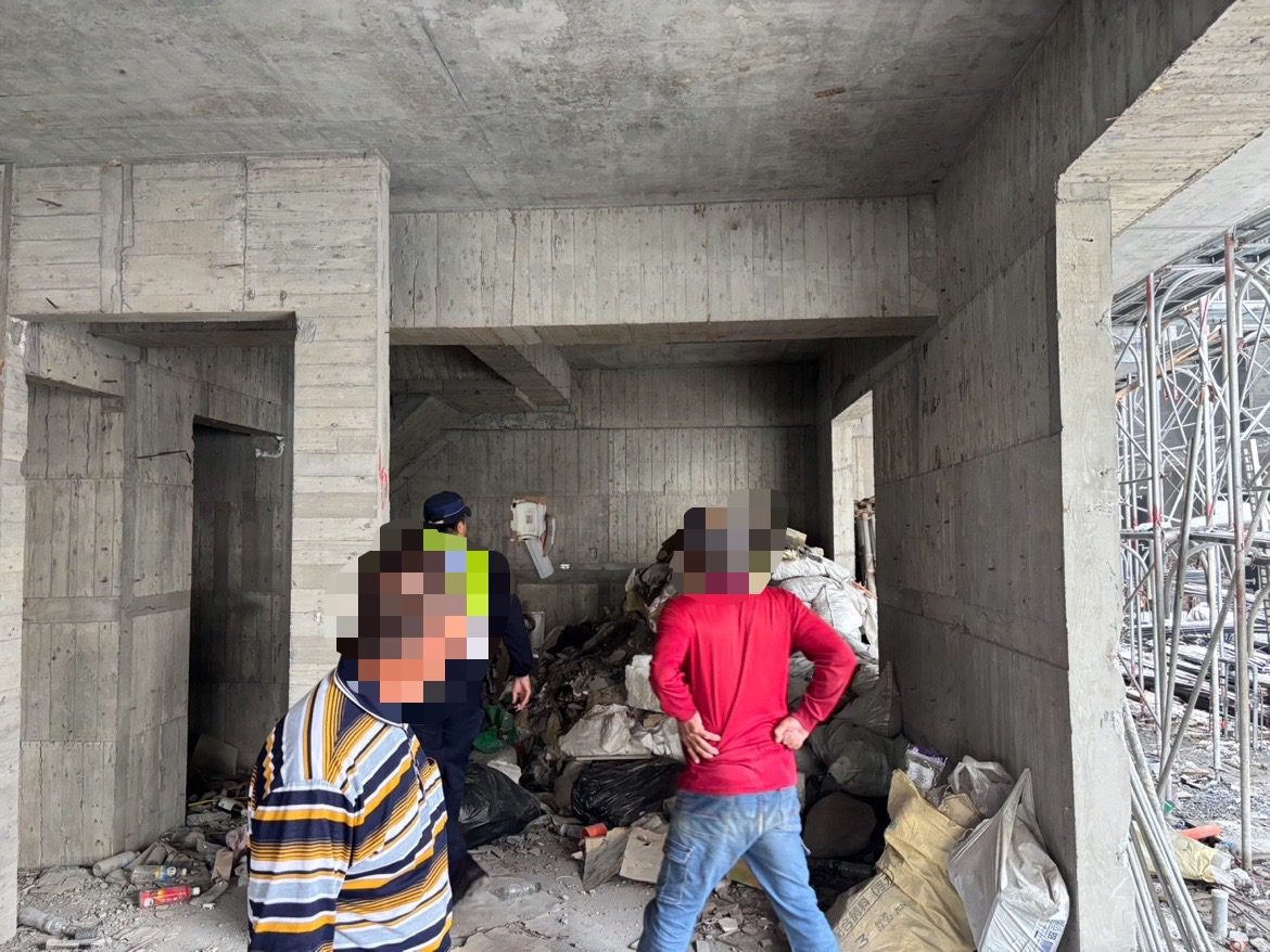 越籍女移工地不慎墜樓 小港分局警意外查出逾期居留 越籍女移工地不慎墜樓 小港分局警意外查出逾期居留