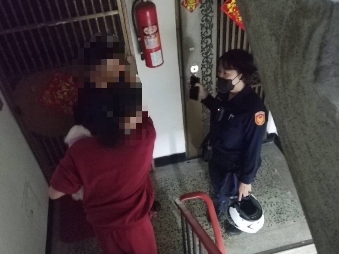 小港分局轄區夜不平靜 5分鐘連發生2起案件 小港分局轄區夜不平靜 5分鐘連發生2起案件