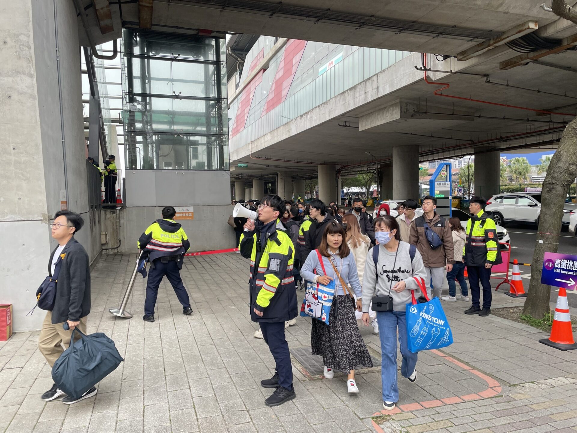 確保賞燈民眾安全 壢警提前調整強化人流措施 確保賞燈民眾安全 壢警提前調整強化人流措施