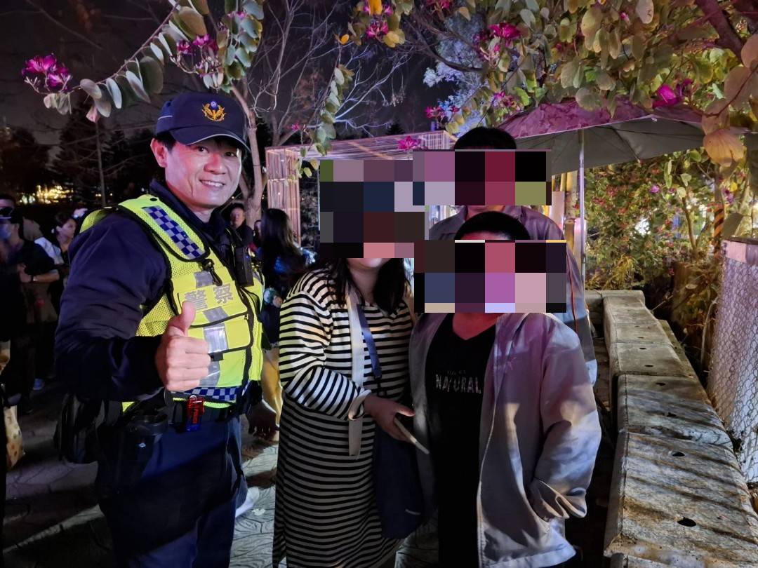 祖孫三代逛燈會童走散 中興警火速尋回助團圓 祖孫三代逛燈會童走散 中興警火速尋回助團圓