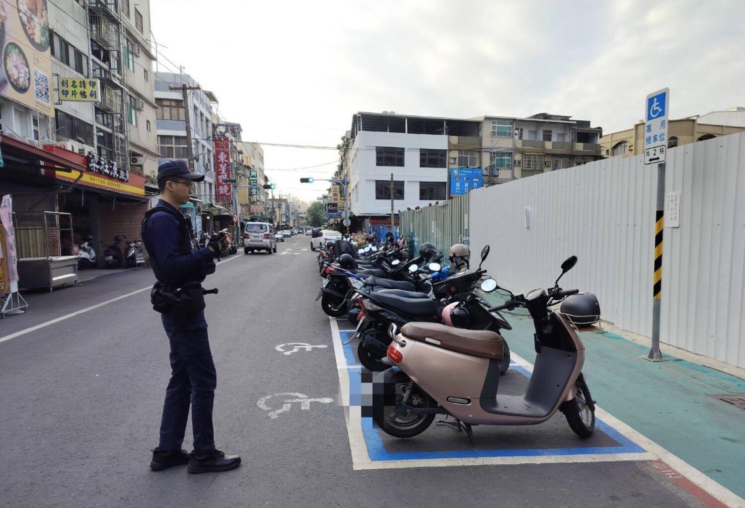 身障車格遭占用   岡山分局1月舉發超過420件護身障友權益 身障車格遭占用   岡山分局1月舉發超過420件護身障友權益