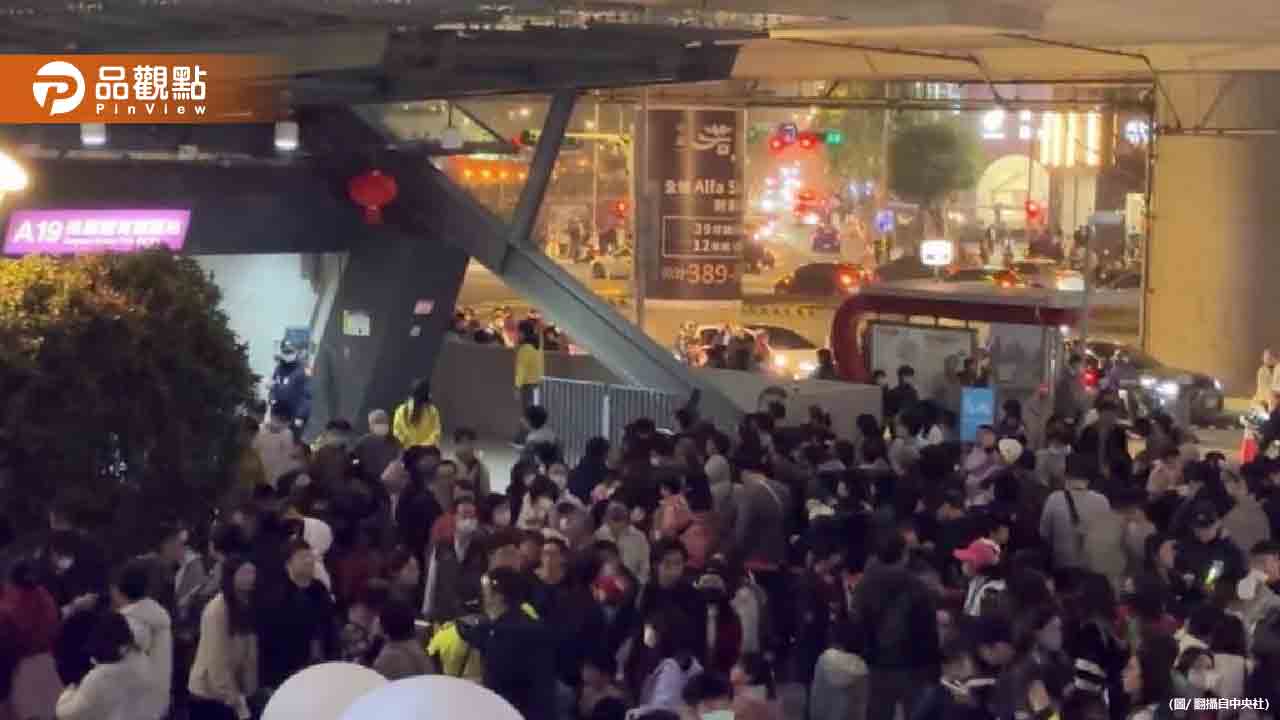 台灣燈會人潮炸交通塞爆! 寶可夢快閃人氣太夯 台灣燈會人潮炸交通塞爆! 寶可夢快閃人氣太夯