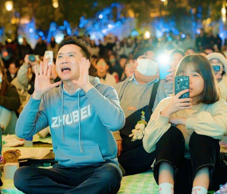 光節音樂會星光閃耀孫盛希壓軸 鄭朝方:科技美學燈會結合聽覺饗宴繁花之上再開繁花 光節音樂會星光閃耀孫盛希壓軸 鄭朝方:科技美學燈會結合聽覺饗宴繁花之上再開繁花