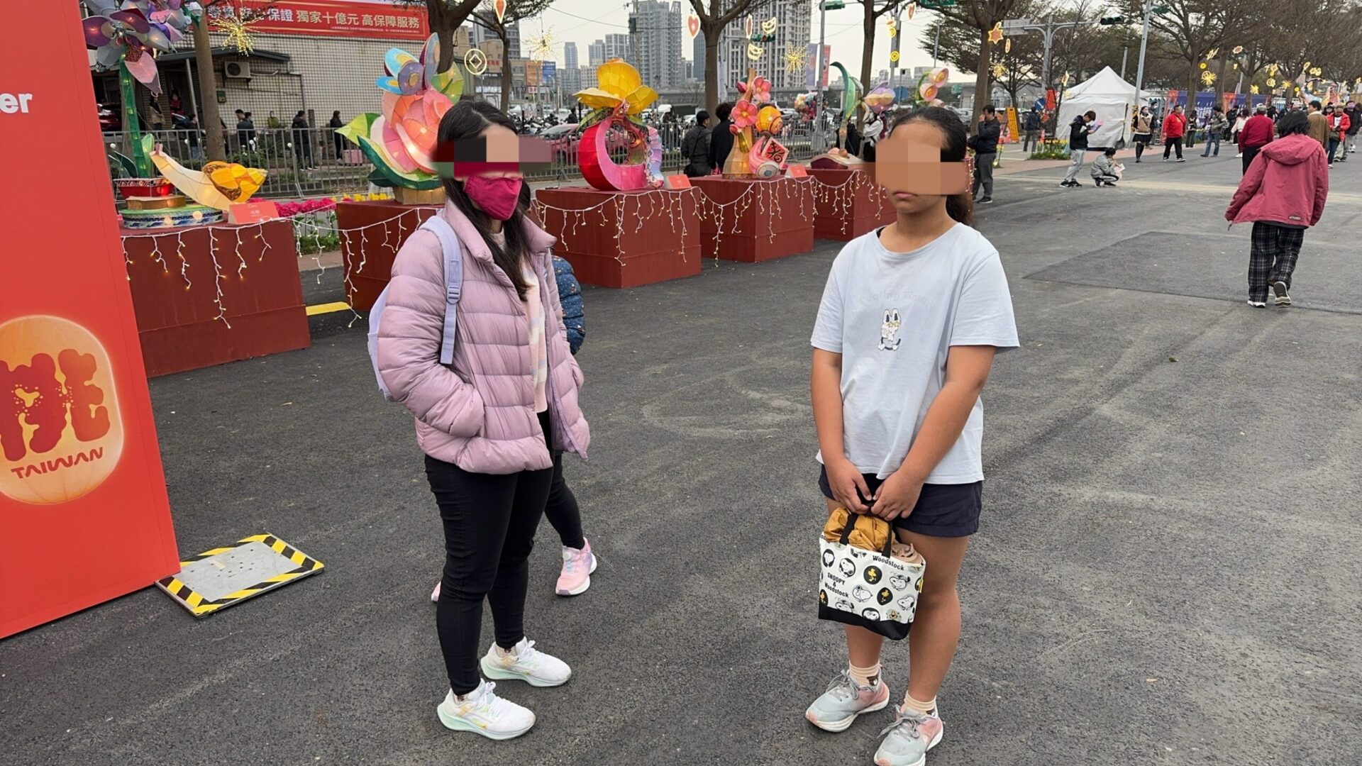 逛燈會母女走散好著急 壢警靠這招助團圓 逛燈會母女走散好著急 壢警靠這招助團圓