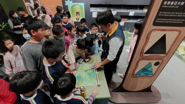 翻轉大未來 點燃科學夢 翻轉大未來 點燃科學夢