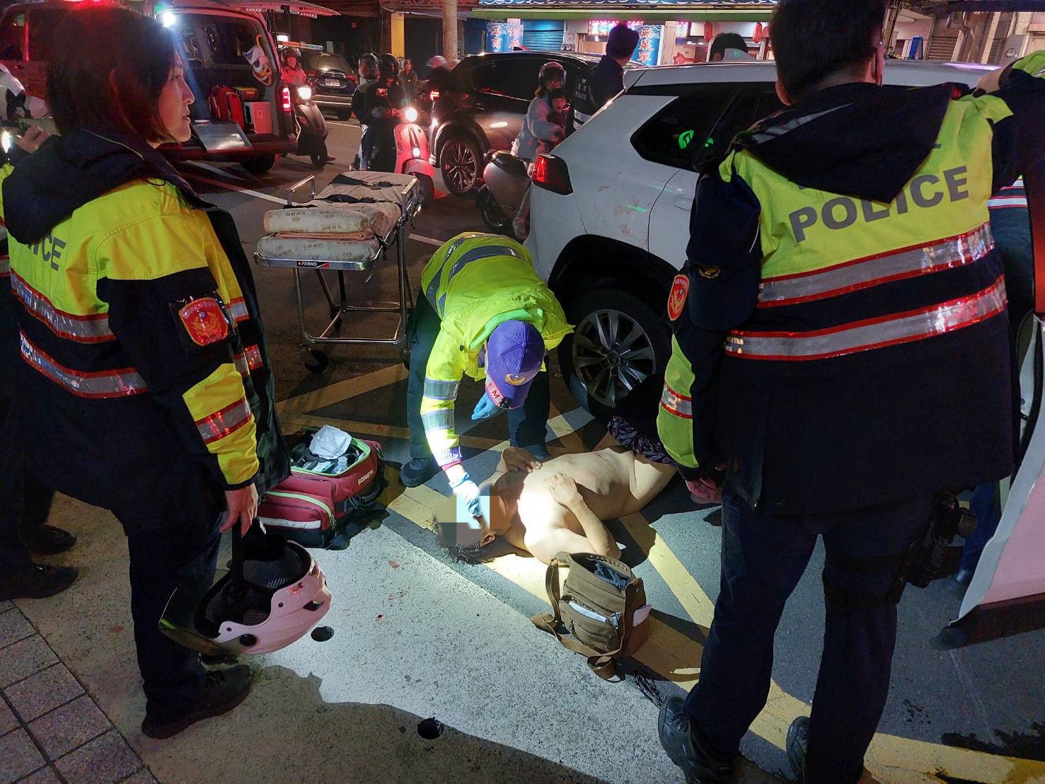 欠債1.5萬當街被毆 目擊者曝:他滿臉血上救護車 欠債1.5萬當街被毆 目擊者曝:他滿臉血上救護車