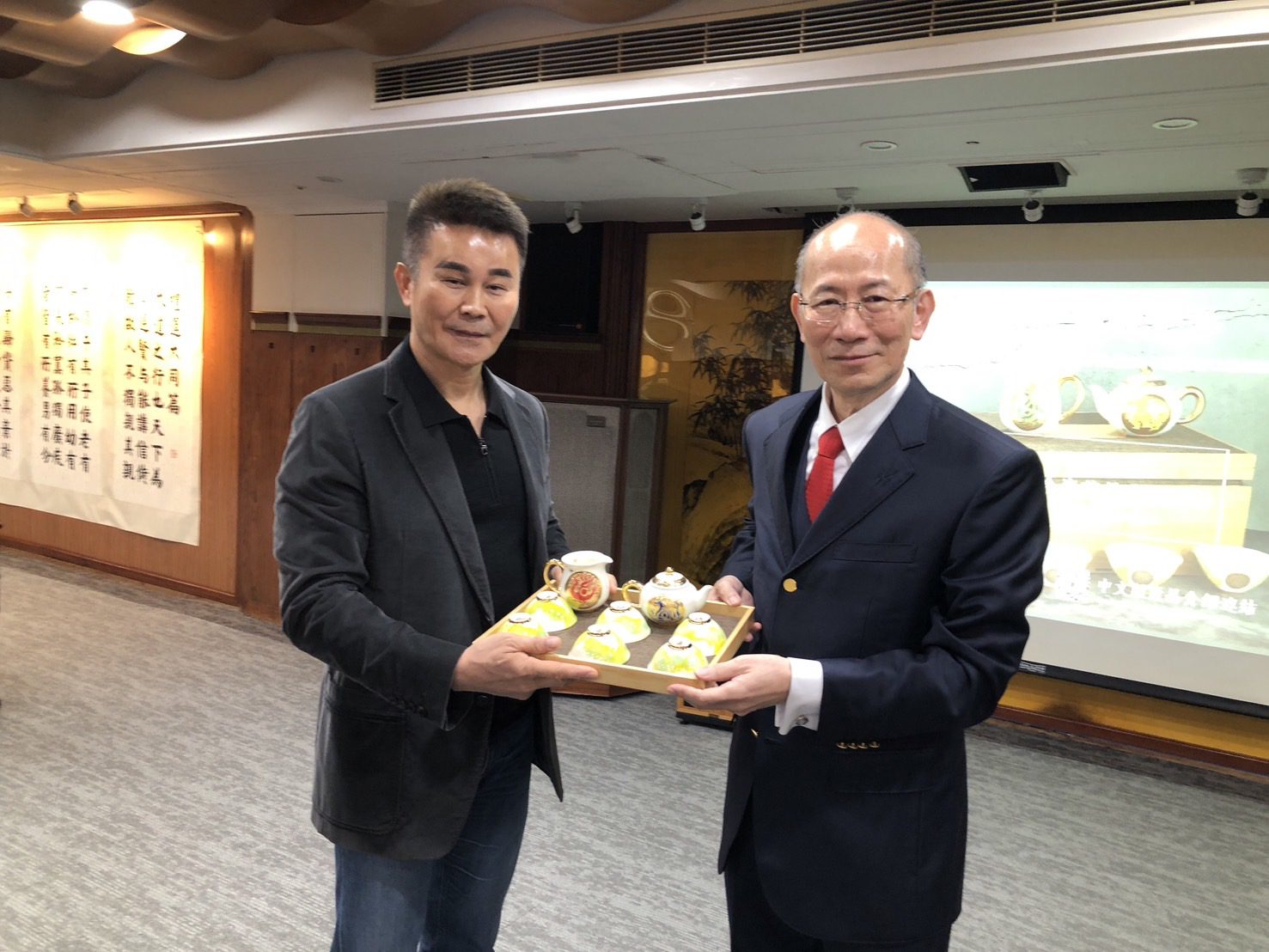 「乾坤開運大法:四大神獸鎏金瓷茶具典藏聖物」媽祖聯合會台灣總會盛大 深受社會、宗教界矚目 「乾坤開運大法:四大神獸鎏金瓷茶具典藏聖物」媽祖聯合會台灣總會盛大 深受社會、宗教界矚目