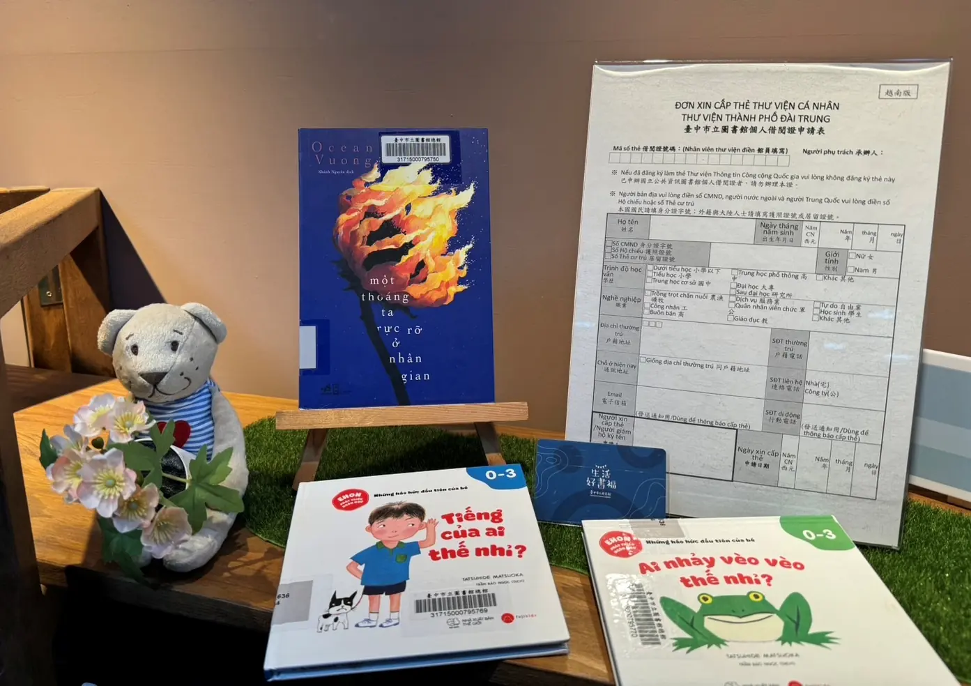 跨國交流推廣泰國魅力 泰國出版協會主席贈書祝福臺中綠美圖 跨國交流推廣泰國魅力 泰國出版協會主席贈書祝福臺中綠美圖