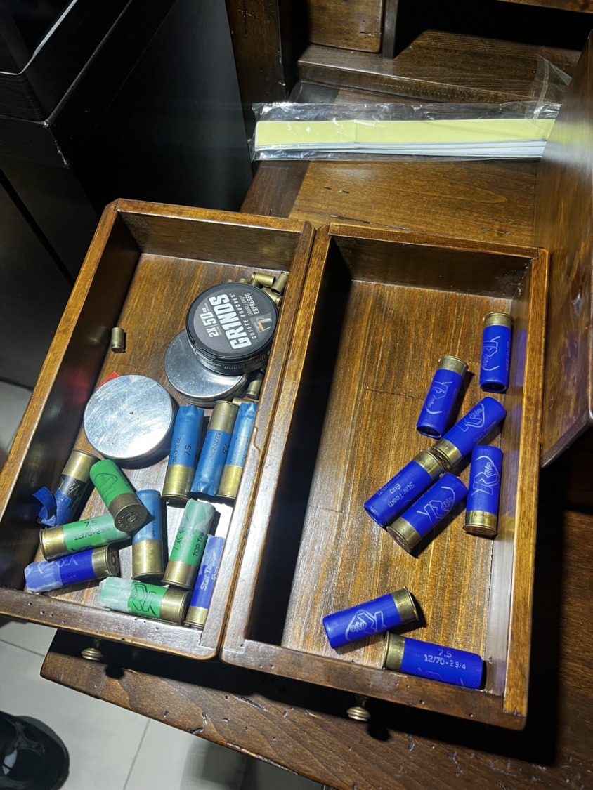 男子收藏軍火炫耀遭檢舉 鼓山警方查扣霰彈槍彈送辦 男子收藏軍火炫耀遭檢舉 鼓山警方查扣霰彈槍彈送辦