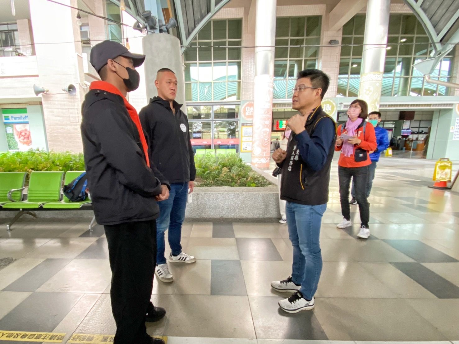 海軍艦艇兵役男入營報到  臺東軍服站叮嚀關懷 海軍艦艇兵役男入營報到  臺東軍服站叮嚀關懷