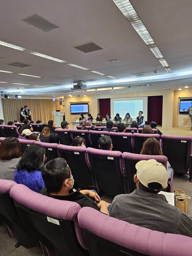 中市府首場「新光三越勞權說明會」吸引逾百名勞工、廠商到場 勞工局長要求業者善盡企業主責任 中市府首場「新光三越勞權說明會」吸引逾百名勞工、廠商到場 勞工局長要求業者善盡企業主責任