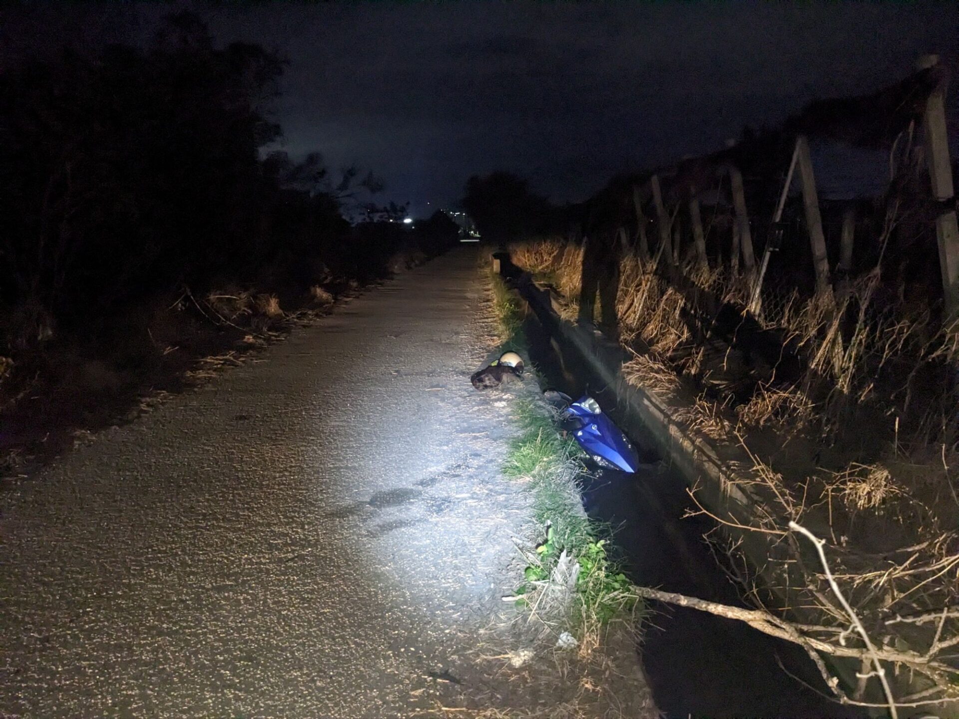 駕駛於知本地區產業道路自摔 送醫後宣告不治 駕駛於知本地區產業道路自摔 送醫後宣告不治