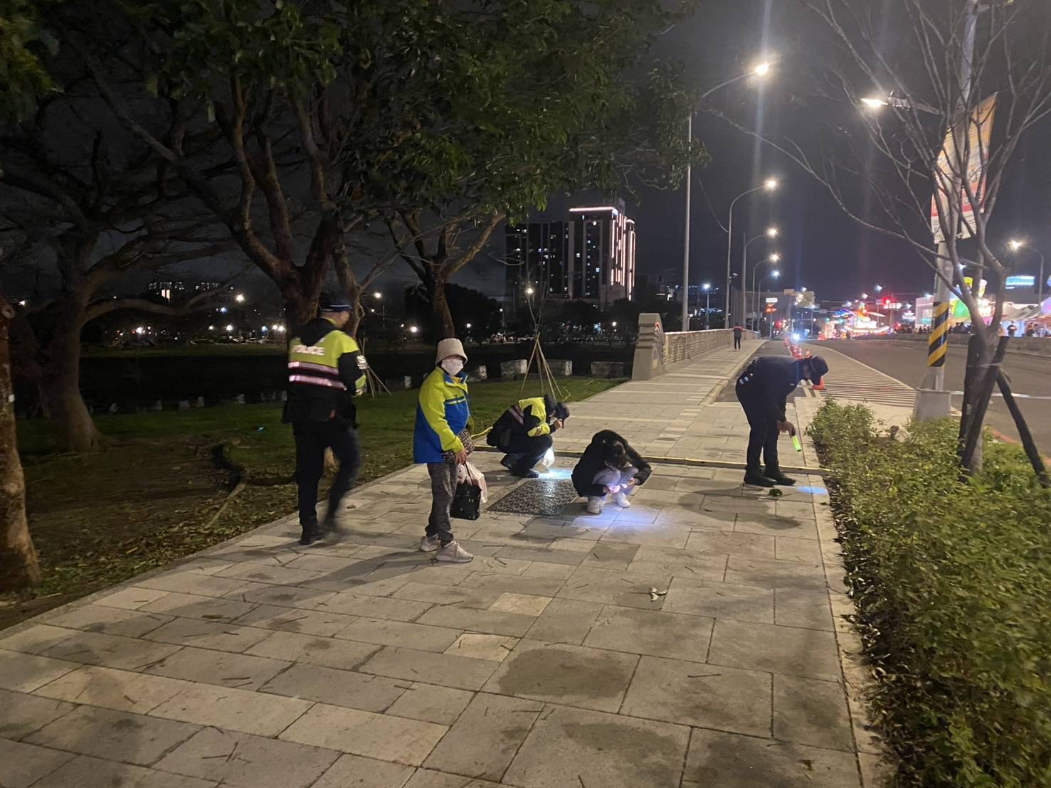 老婦摔倒跌斷門牙!桃警暖心找回助就醫 老婦摔倒跌斷門牙!桃警暖心找回助就醫