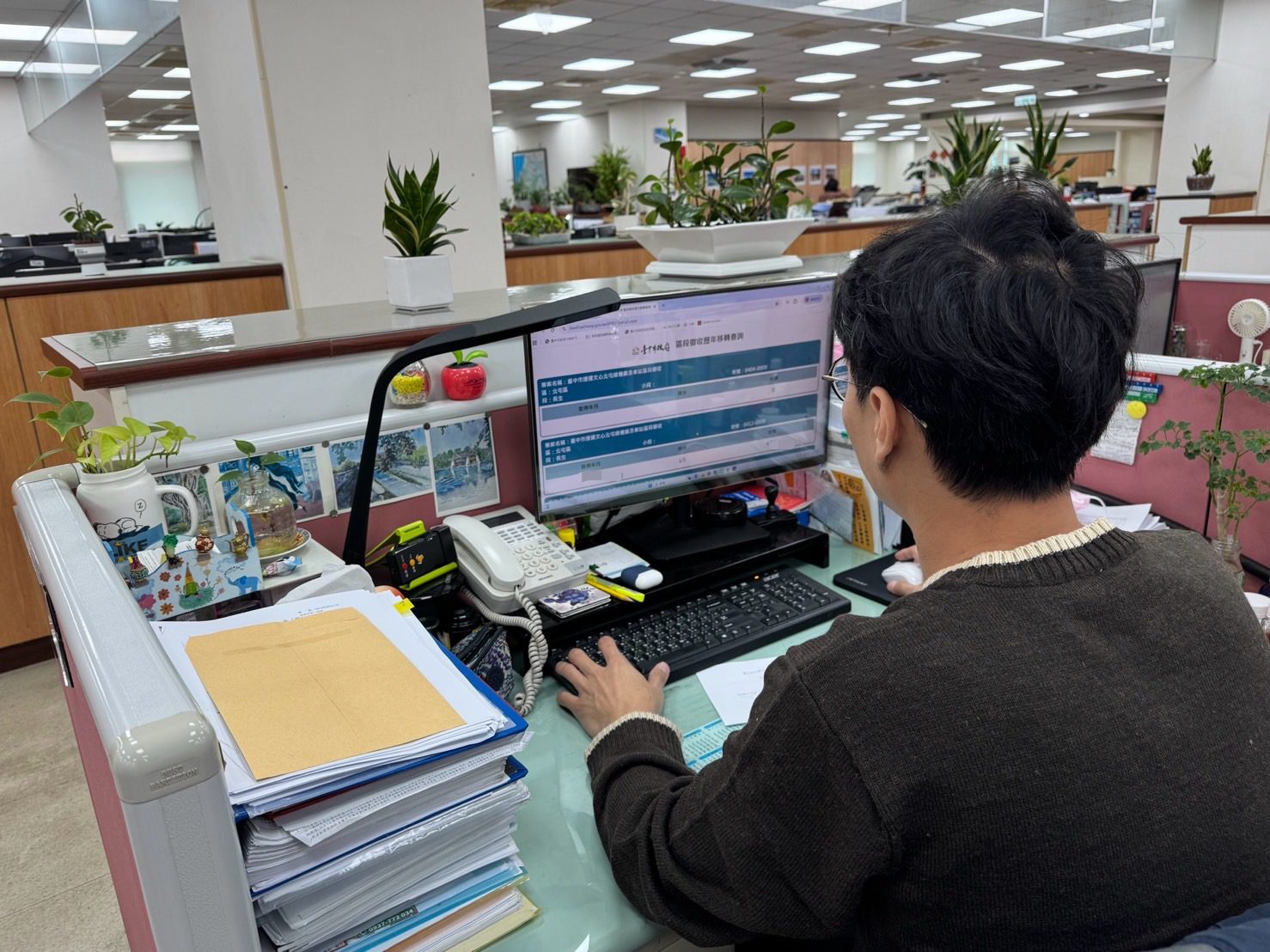 提升行政效率 中市地政局全國首創推「移轉現值線上查詢系統」便民服務 提升行政效率 中市地政局全國首創推「移轉現值線上查詢系統」便民服務