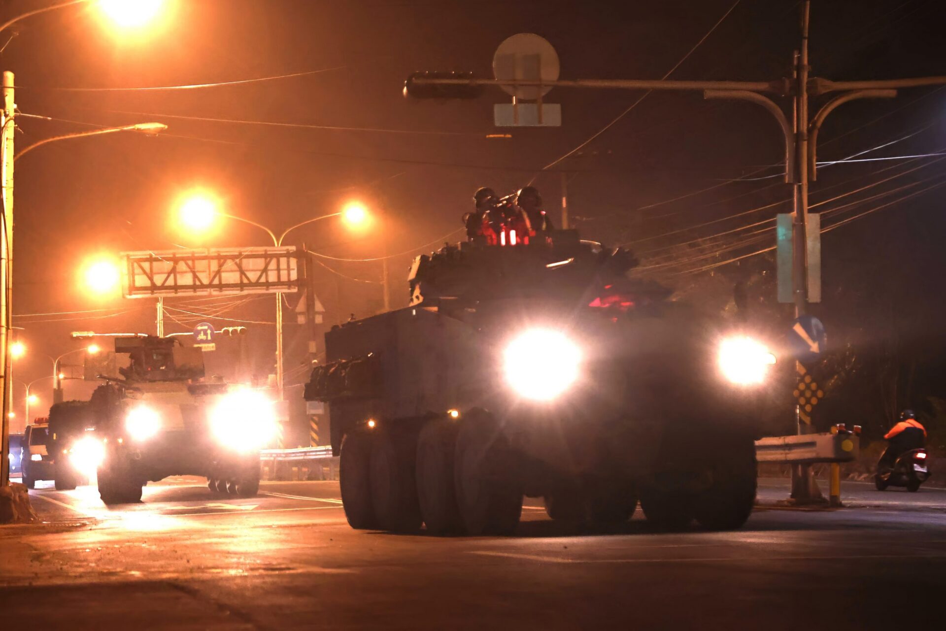 八軍團機步333旅「反擊作戰」灘岸殲敵演練 八軍團機步333旅「反擊作戰」灘岸殲敵演練