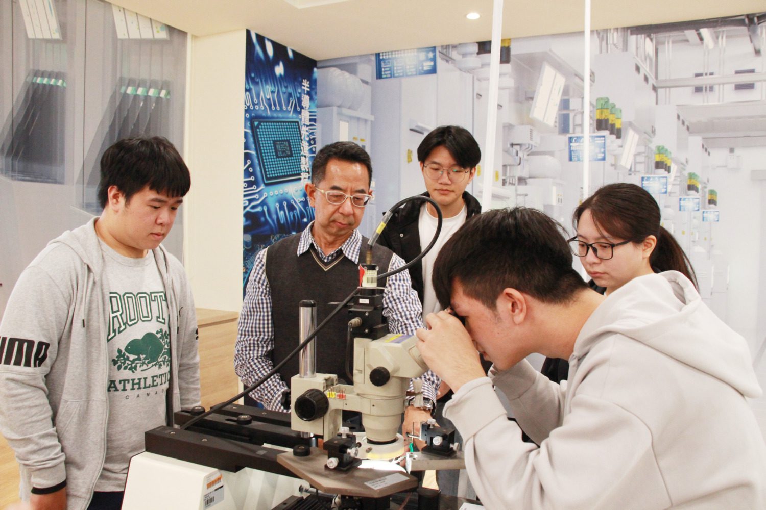 義守大學打造全方位AI科技人才養成基地 義守大學打造全方位AI科技人才養成基地