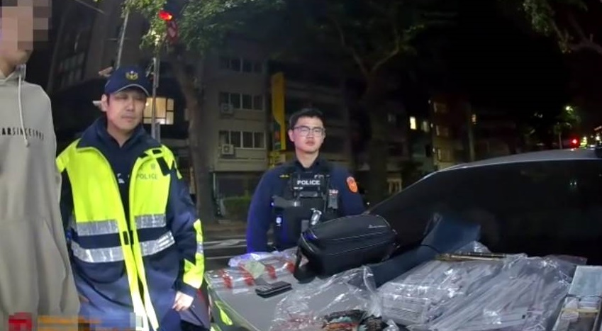 售毒販子將車違停路口 公益警查抄出大批毒品 售毒販子將車違停路口 公益警查抄出大批毒品