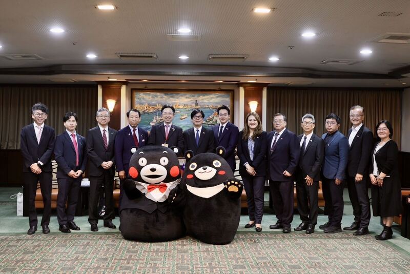 熊本縣知事搭直航班機首訪高 復航帶動觀光 熊本縣知事搭直航班機首訪高 復航帶動觀光