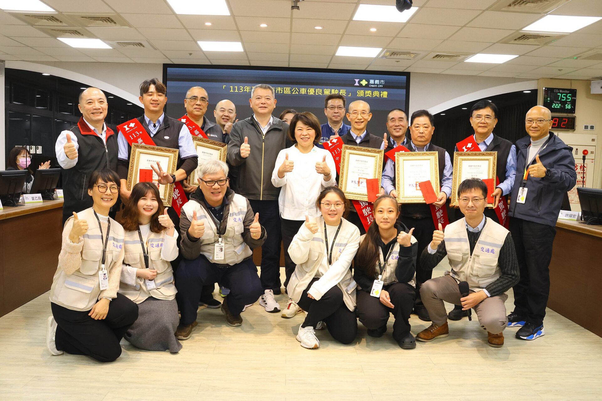 嘉市表揚優良駕駛 黃敏惠讚擦亮市區公車服務招牌 嘉市表揚優良駕駛 黃敏惠讚擦亮市區公車服務招牌