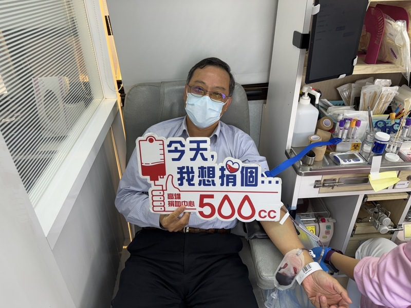 中油大林廠許信豐廠長率同仁挽袖捐熱血