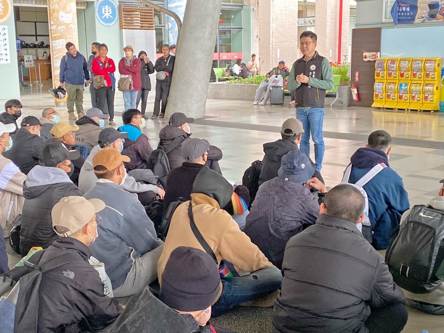 空軍及陸軍役男入營報到 臺東軍人服務站叮嚀關懷 空軍及陸軍役男入營報到 臺東軍人服務站叮嚀關懷