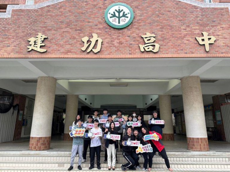 竹市學測成績亮眼滿級分37人 邱臣遠代理市長期勉學生勇於挑戰未來 竹市學測成績亮眼滿級分37人 邱臣遠代理市長期勉學生勇於挑戰未來