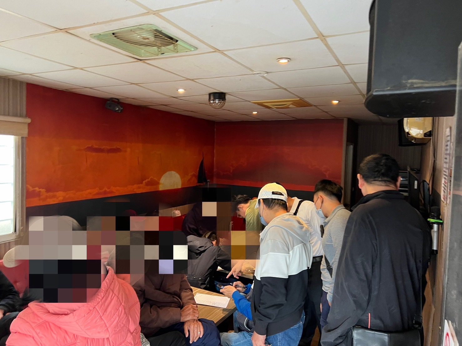 包廂變賭場「唱」變「賭」岡山分局破獲天九牌賭場逮22人 包廂變賭場「唱」變「賭」岡山分局破獲天九牌賭場逮22人