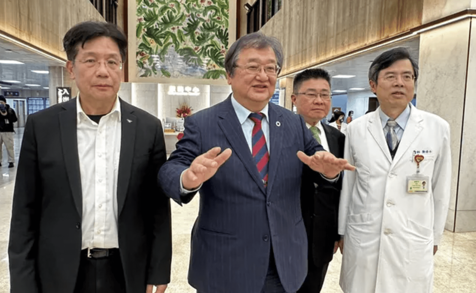 邱泰源突擊急診「做秀被抓包」!基層控:把病人塞其他病房 邱泰源突擊急診「做秀被抓包」!基層控:把病人塞其他病房