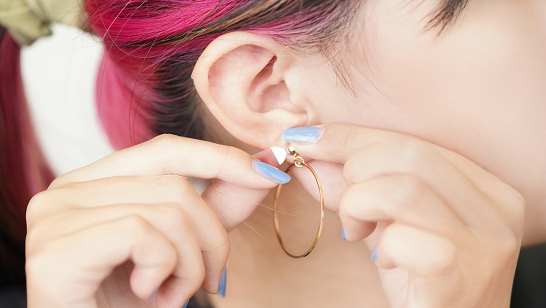 專為「無耳洞女孩」打造 OSMAR絢彩家首創「黏貼式耳環」體驗更多時尚