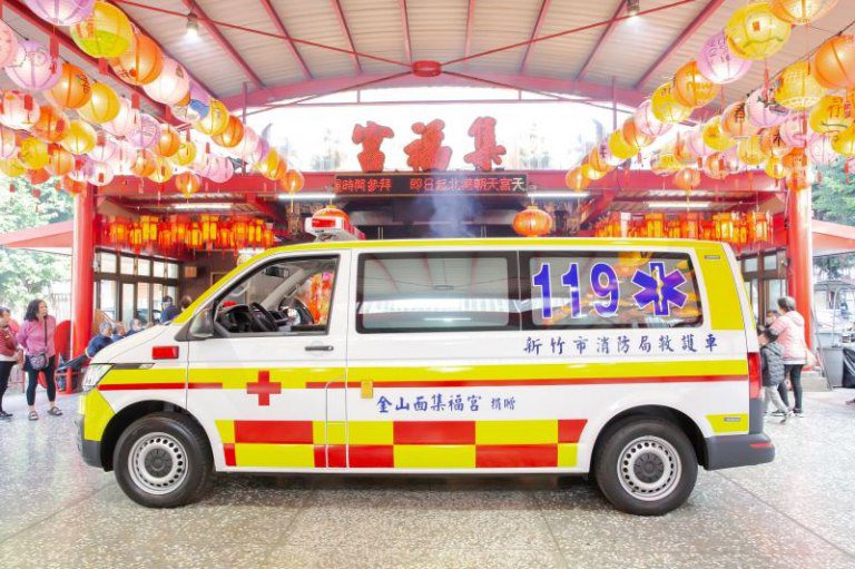 竹市金山集福宮捐贈全配備救護車 邱臣遠:持續提升竹市救護量能 竹市金山集福宮捐贈全配備救護車 邱臣遠:持續提升竹市救護量能