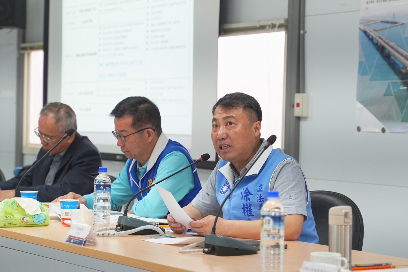 第三液化天然氣接收站月底測試運轉立法委員涂權吉攜手地方民代召開協調會促進官民對話 第三液化天然氣接收站月底測試運轉立法委員涂權吉攜手地方民代召開協調會促進官民對話