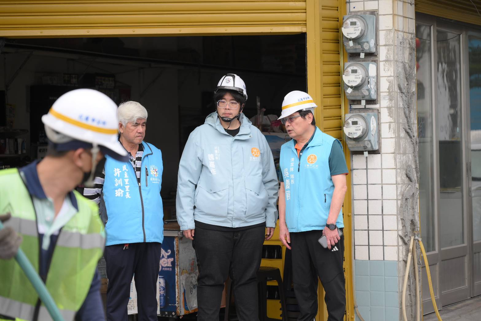 先清溝再噴藥防治蚊蟲孳生 花蓮市長魏嘉彥視察清溝作業 先清溝再噴藥防治蚊蟲孳生 花蓮市長魏嘉彥視察清溝作業