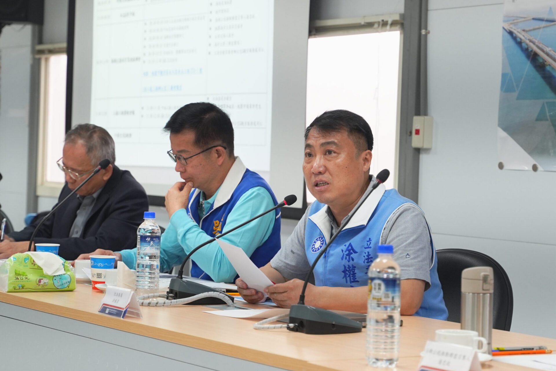 攜手環團關心大潭藻礁 涂權吉盼兼顧三接運轉、環境保育 攜手環團關心大潭藻礁 涂權吉盼兼顧三接運轉、環境保育