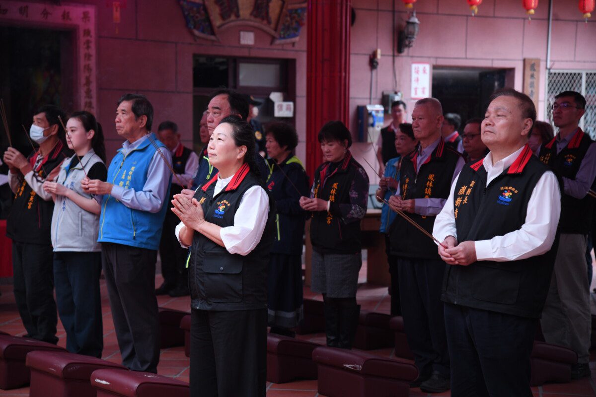 徐榛蔚率縣府團隊參拜鳳林鎮及壽豐鄉各宮廟為花蓮祈福保佑境安靖無災 徐榛蔚率縣府團隊參拜鳳林鎮及壽豐鄉各宮廟為花蓮祈福保佑境安靖無災