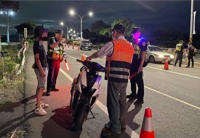 屏警嚴格取締未戴安全帽 有效減少交通事故傷亡 屏警嚴格取締未戴安全帽 有效減少交通事故傷亡