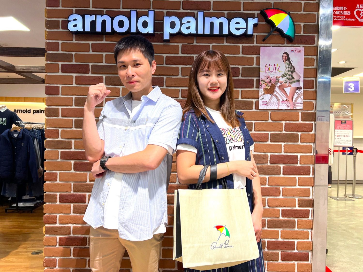 高雄大遠百響應環保愛地球 化妝品空瓶回收送環保洗碗精 高雄大遠百響應環保愛地球 化妝品空瓶回收送環保洗碗精