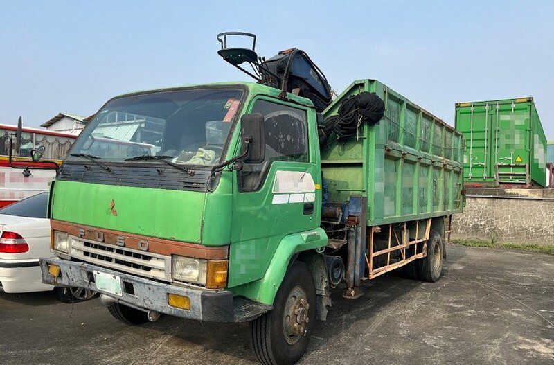 高雄分署聯合拍賣會 涉及回收廠弊案廠商抓斗車32萬元順利拍出