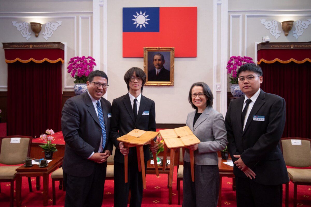 副總統接見公東高工機械科國際金牌學生 肯定學校創意教學成果卓越 為國爭光 副總統接見公東高工機械科國際金牌學生 肯定學校創意教學成果卓越 為國爭光