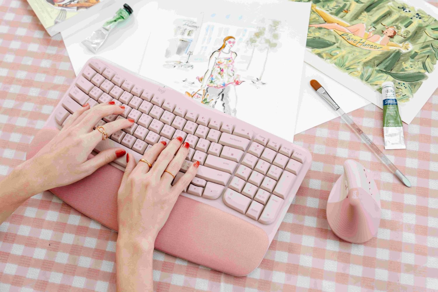 羅技力推女性專屬科技美學 攜手插畫家胖小姐打造品味生活空間 羅技力推女性專屬科技美學 攜手插畫家胖小姐打造品味生活空間