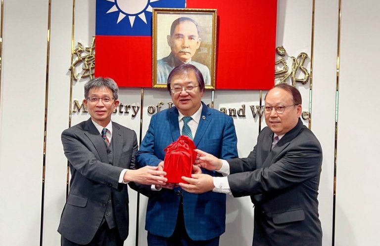 衛生草屯療養院院長交接　丁碩彥新院長布達