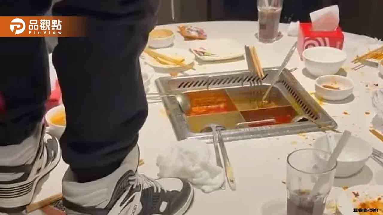 超扯!男顧客站在海底撈桌上「脫褲撒尿」業者氣炸報警 超扯!男顧客站在海底撈桌上「脫褲撒尿」業者氣炸報警