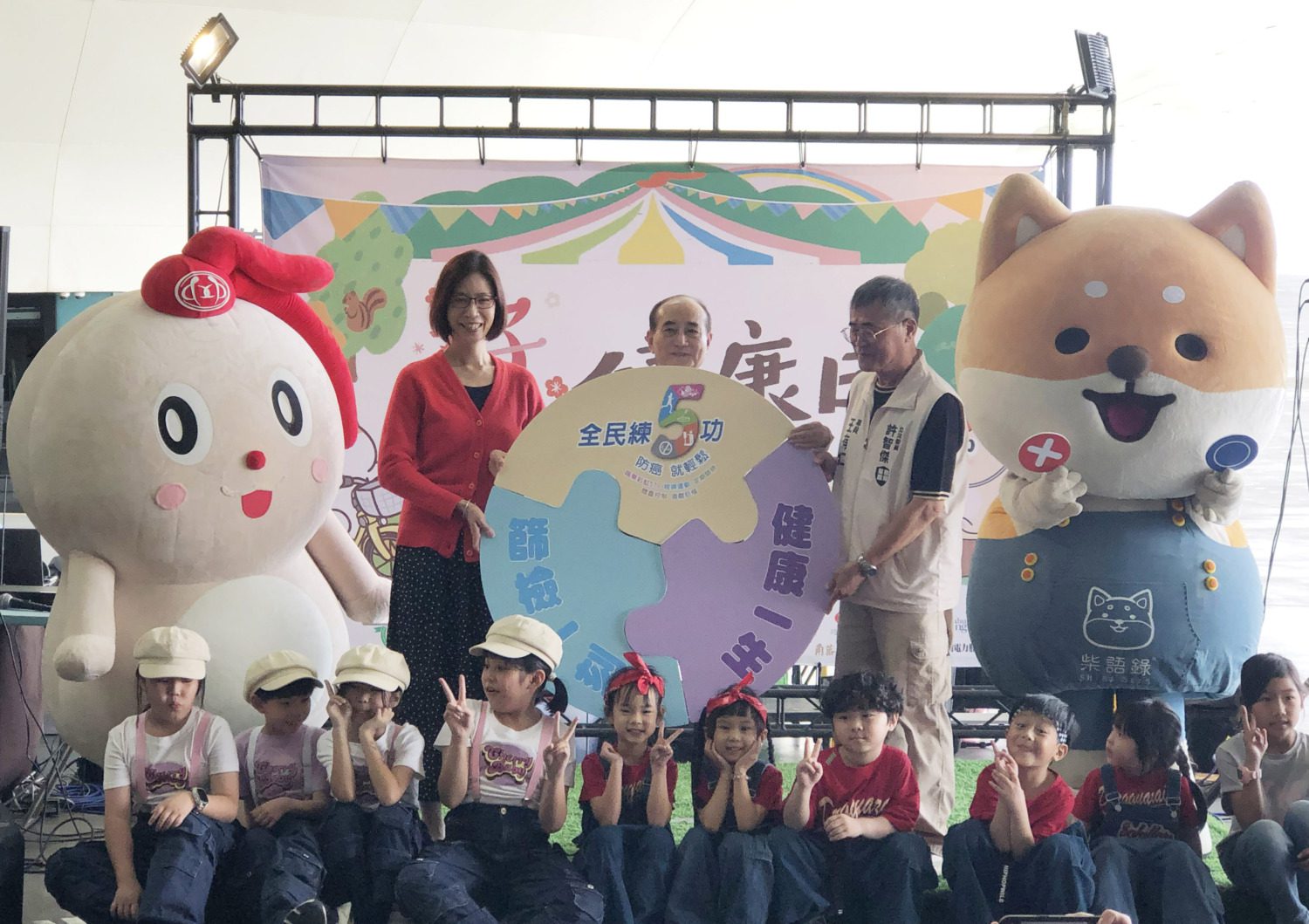 高雄市舉辦「好好健康日」 免費癌症篩檢吸引千人參與 高雄市舉辦「好好健康日」 免費癌症篩檢吸引千人參與