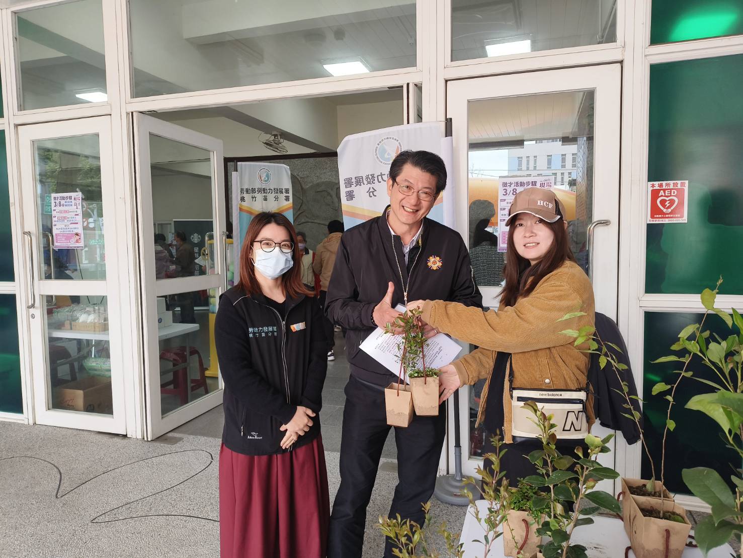 結合綠化與就業 竹苗徵才活動釋出千個職缺送樹苗