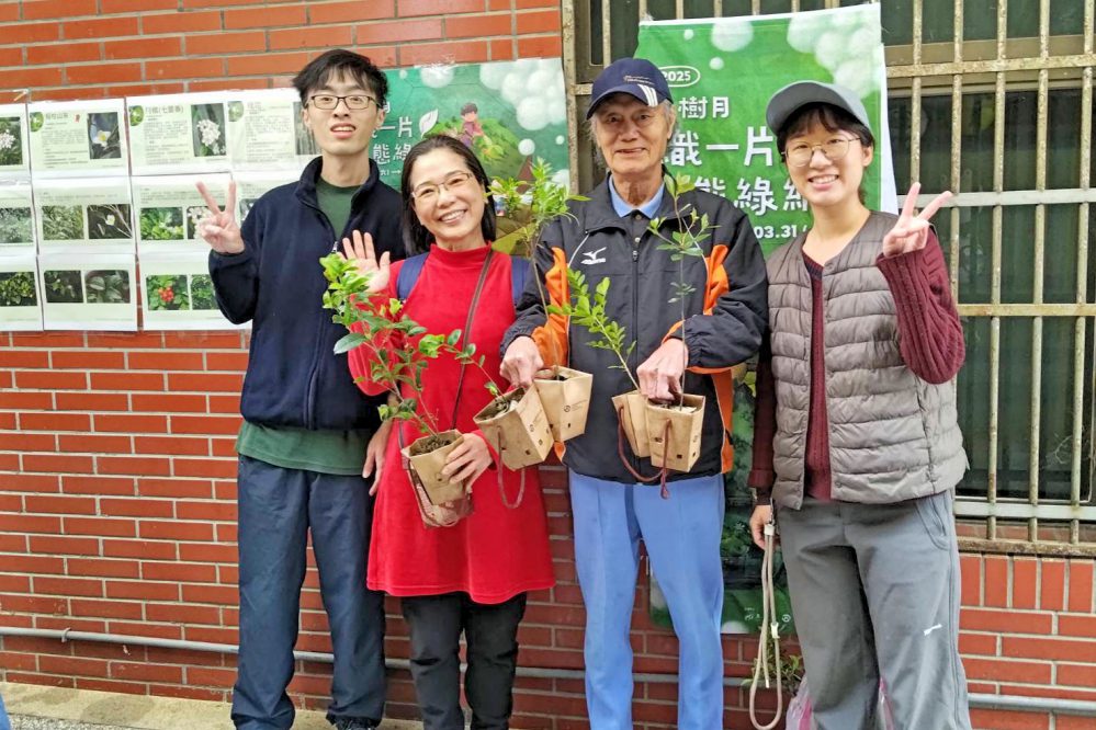 攜手里海社區種下原生樹木 林保署新竹分署大溪工作站公私協力共織美好生態綠網 攜手里海社區種下原生樹木 林保署新竹分署大溪工作站公私協力共織美好生態綠網