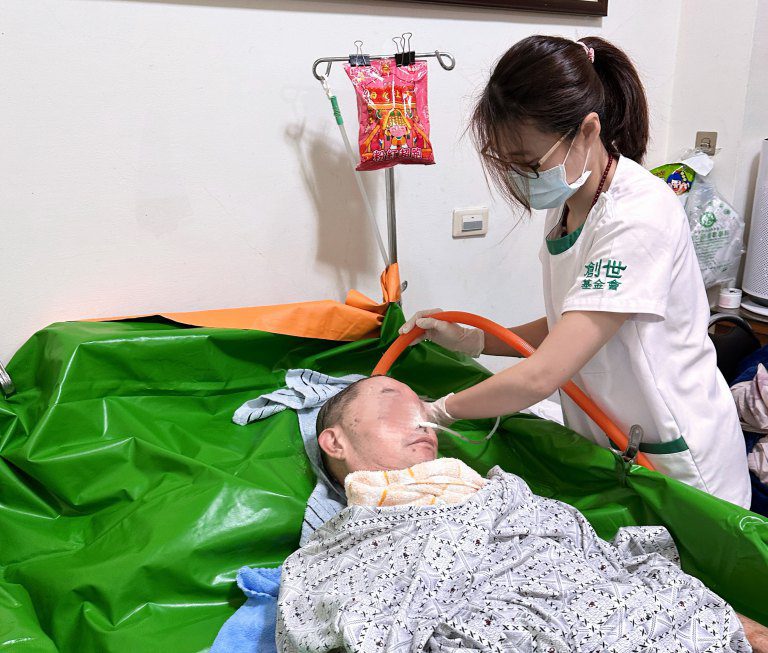 國際婦女節喊出「麵包和玫瑰」 創世維護照顧者人權 國際婦女節喊出「麵包和玫瑰」 創世維護照顧者人權