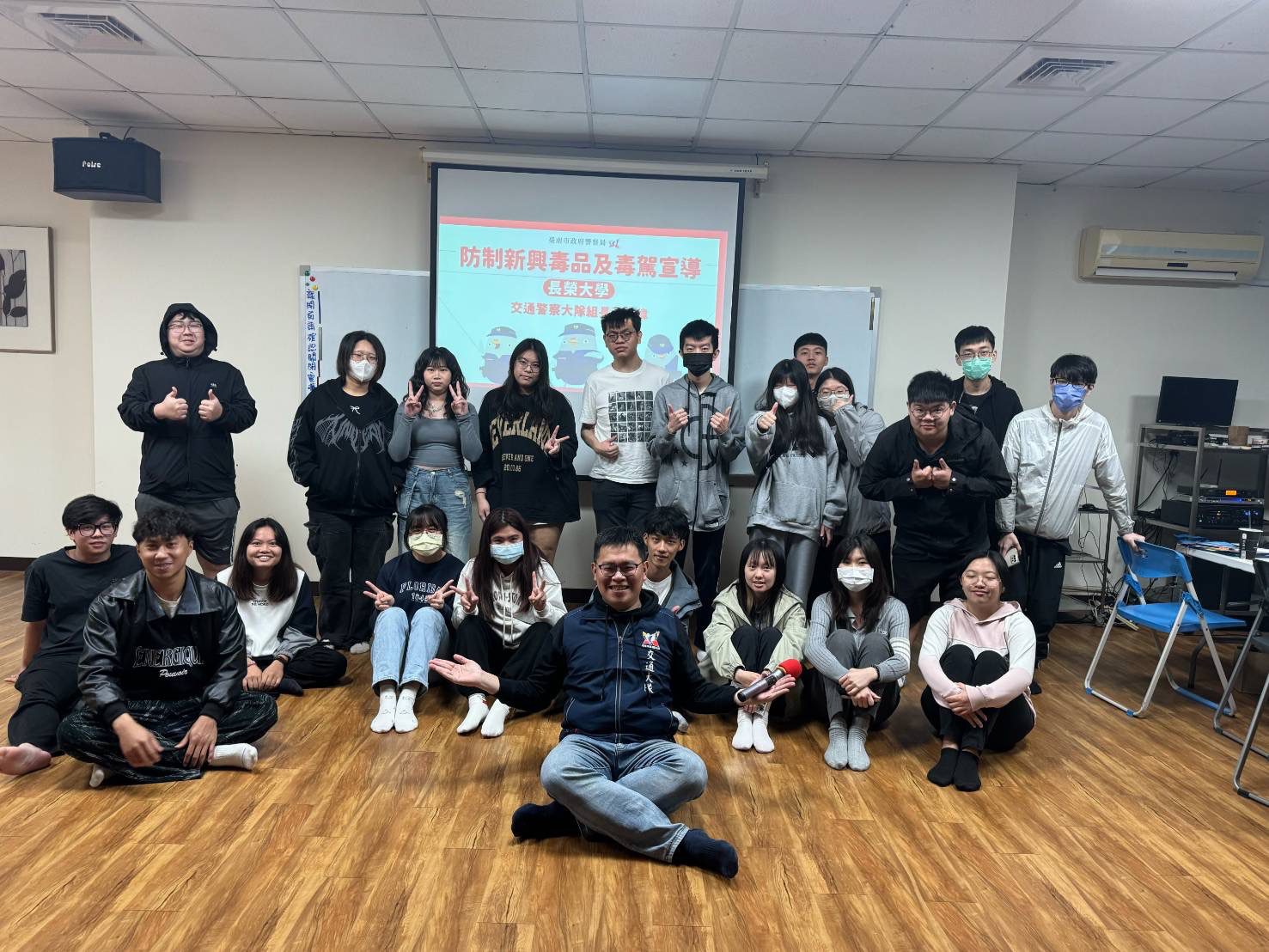 南警入校宣導毒駕危害 拒絕「毒」行 南警入校宣導毒駕危害 拒絕「毒」行