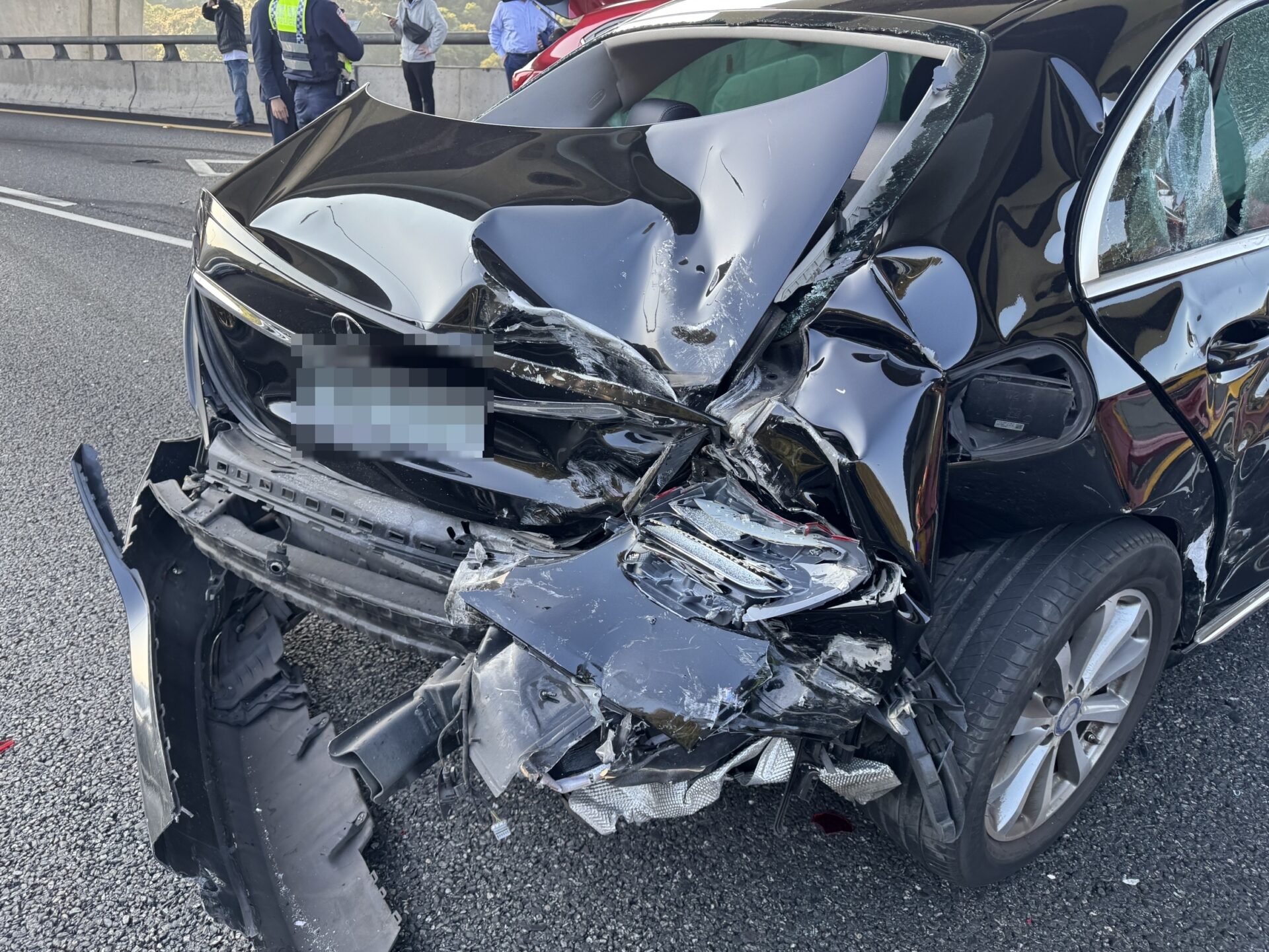 疑未保持安全距離!國道遊覽車釀4車連環撞 慘況曝光 疑未保持安全距離!國道遊覽車釀4車連環撞 慘況曝光